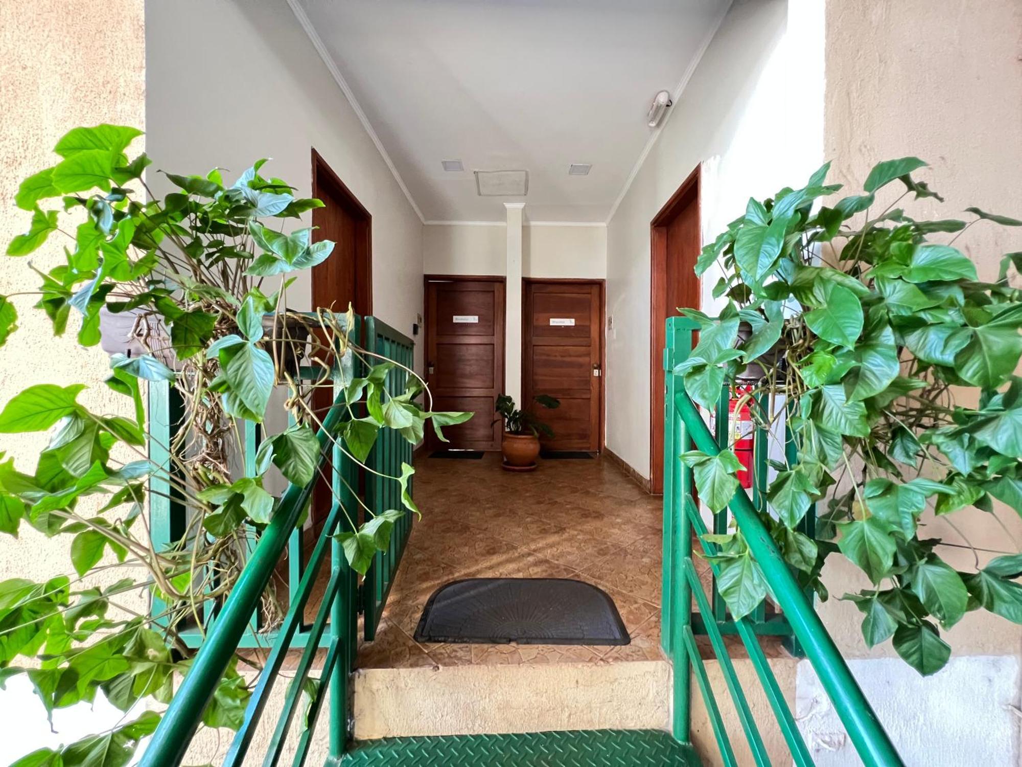 Flora Apartments Puerto Iguazú Extérieur photo