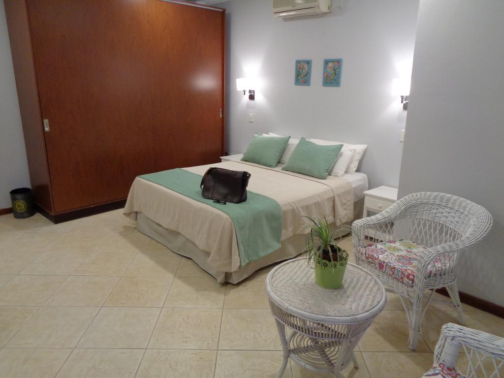 Flora Apartments Puerto Iguazú Extérieur photo